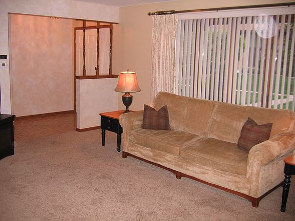 Living Room-Free Cable TV