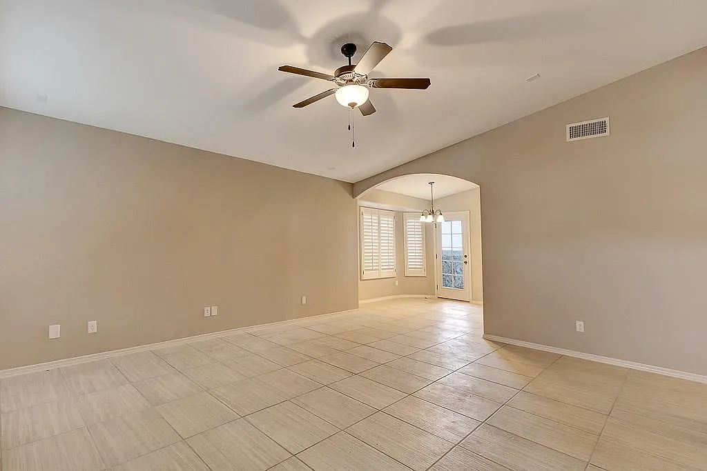 4 bed, 2.0 bath, 1368 sqft, $1,950 — Photo 4
