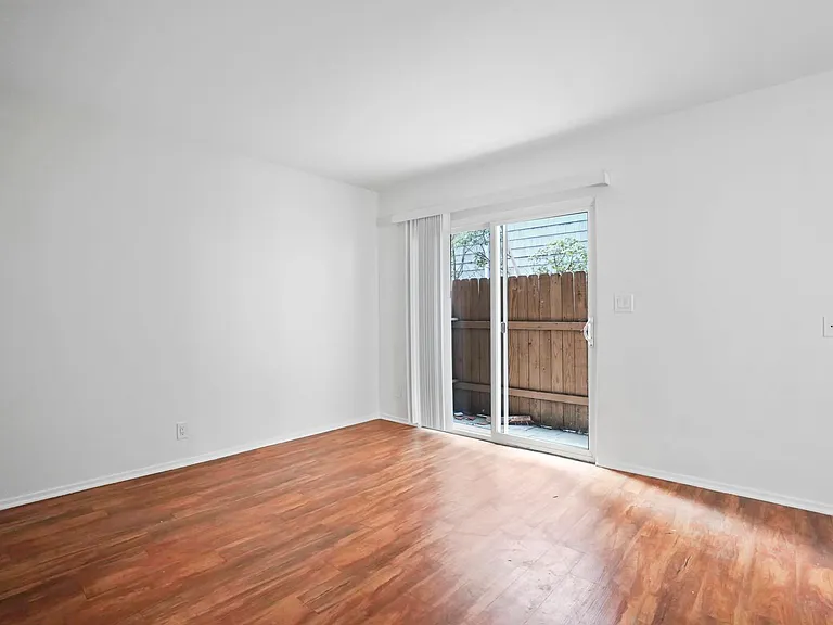 208 Avenue H — Photo 14