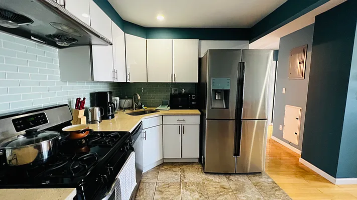 Rented by Project Queens LLC | media 31