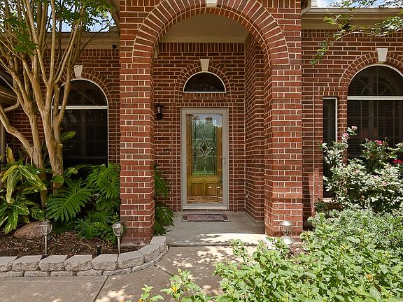 4th image of 6811 Knoll Park Dr