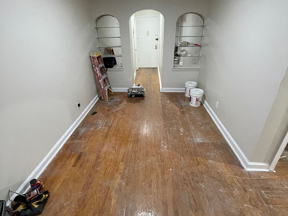 1st image of 25-26 Van Velsor Pl #3E