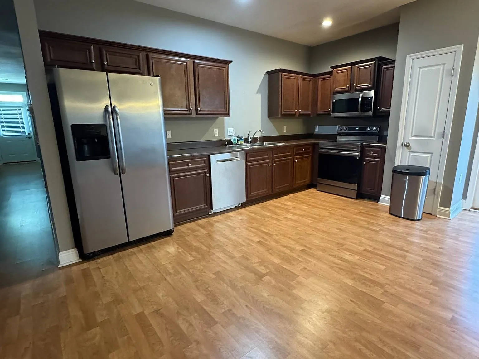 3 bed, 1280 sqft, $1,800 — Photo 4