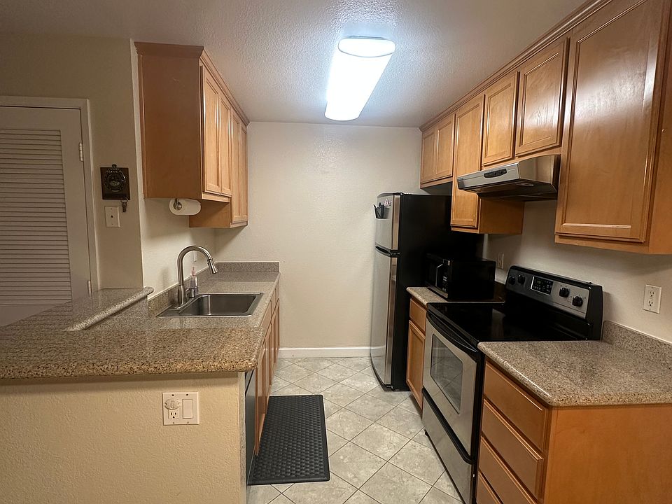 2nd image of 2687 Somerset Park Cir