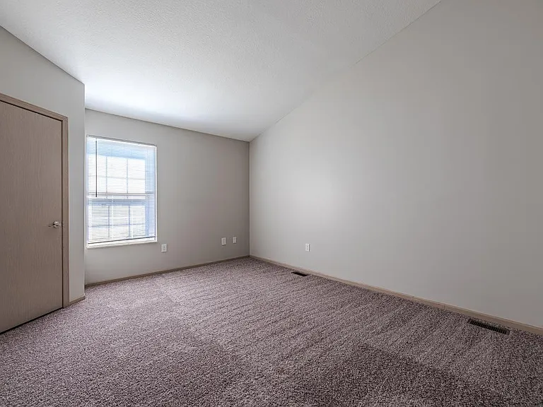 Eastpointe Lakes Apartments and Townhomes — Photo 15
