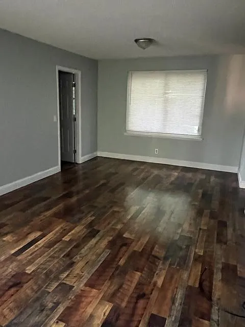 3 bed, 1100 sqft, $1,895 — Photo 2