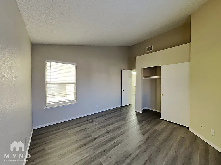 5825 Goodsprings Ct — Photo 22