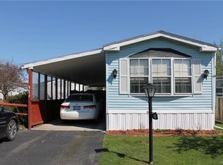 654 Gardenwood Dr, Lockport, NY 14094