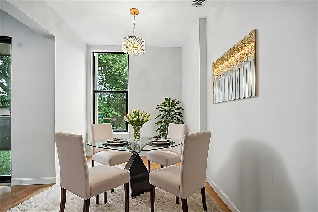 2 bed, 1.0 bath, 930 sqft, $2,290 — Photo 4