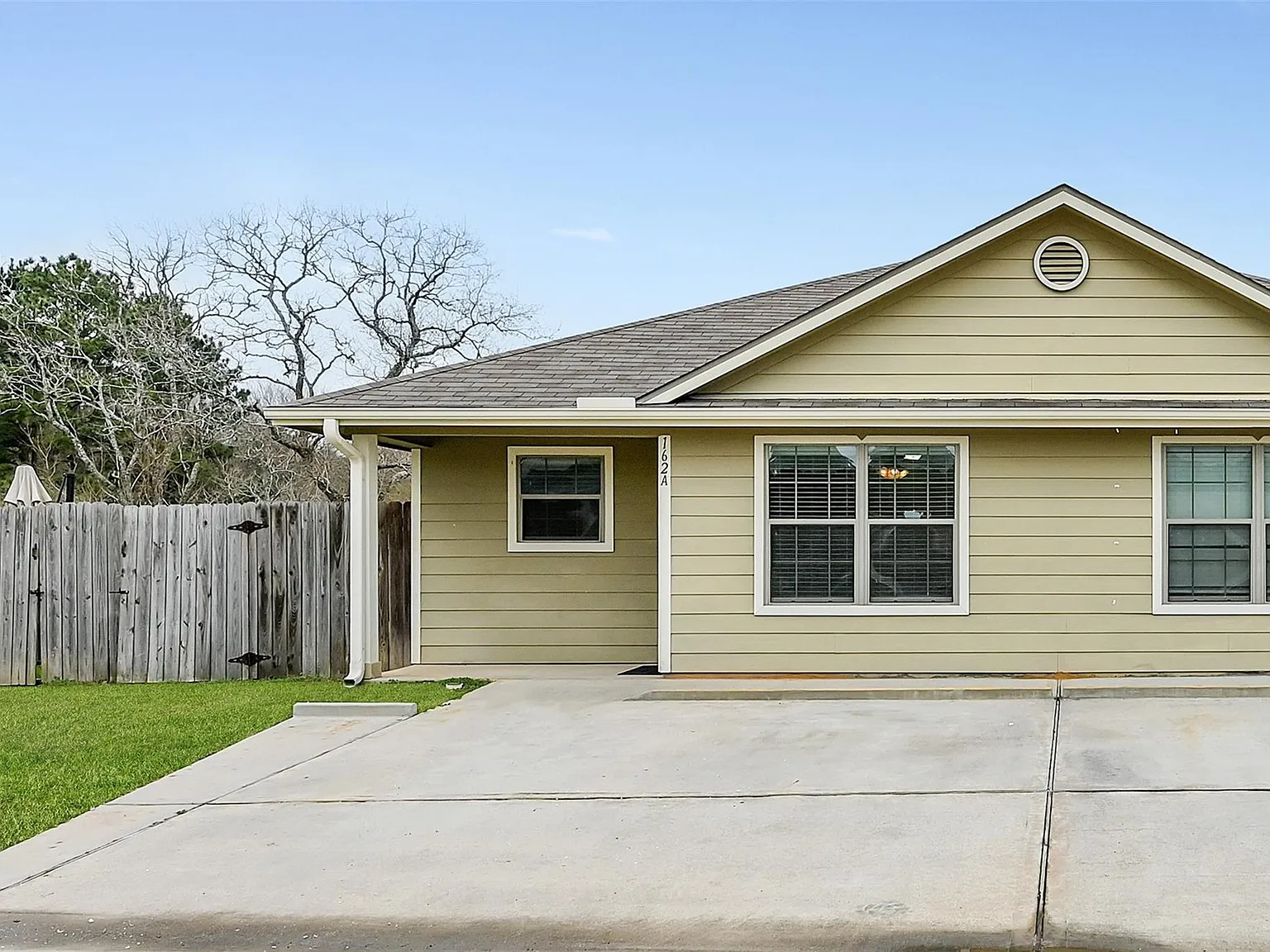 2 bed, 2.0 bath, 867 sqft, $1,350 — Photo 1