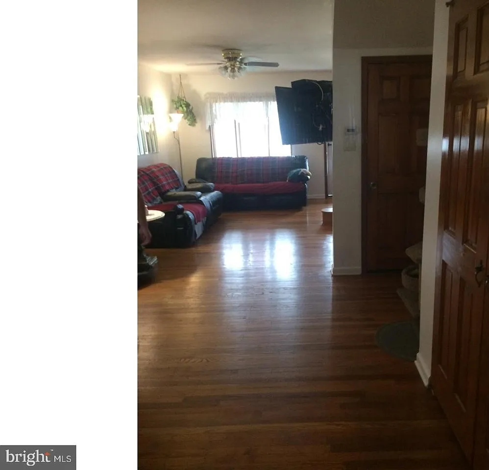 3 bed, 1.5 bath, 1120 sqft, $1,650 — Photo 4