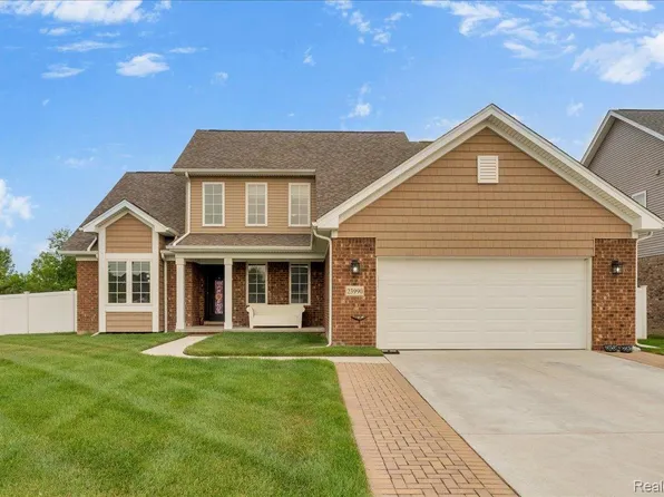 23990 Pennington Ln, Brownstown, MI 48134