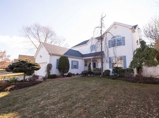 23 Garnett Pl, Melville, NY 11747