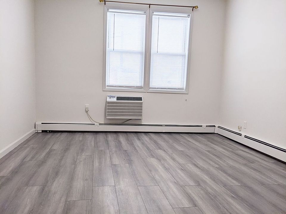 1st image of 2338 38th St #3L