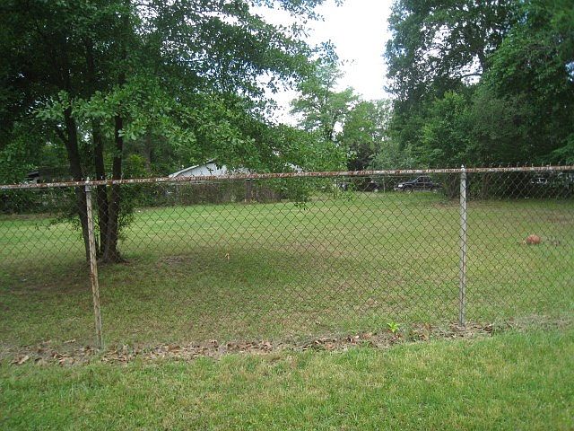 2nd image of 2303 Shady Ln