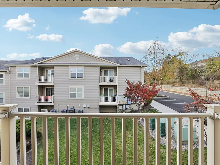 Summit Ridge Luxury Apartments — Photo 26