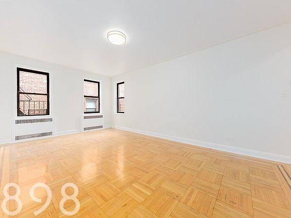 4th image of 8836 Elmhurst Ave APT 6K