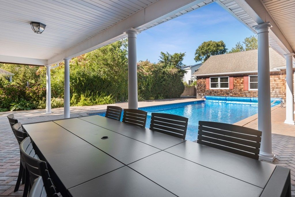  Montauk beach house with pool