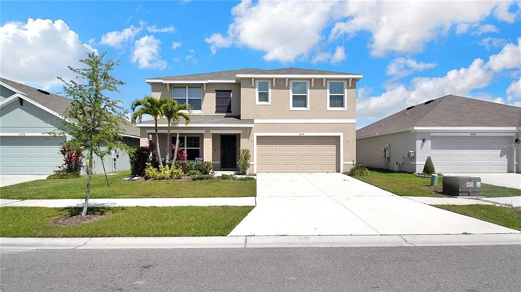5 bed, 3.0 bath, 2674 sqft, $3,200 — Photo 2