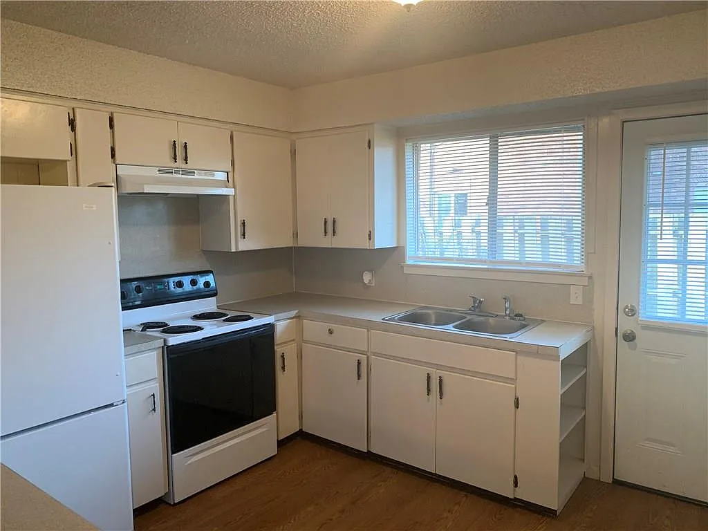 2 bed, 1.0 bath, 650 sqft, $1,100 — Photo 3