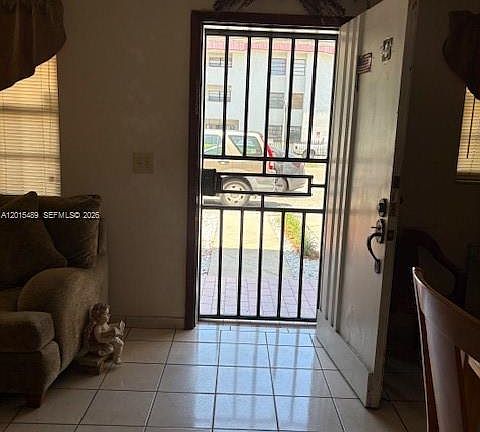 5th image of 1460 W 43rd Pl APT 106