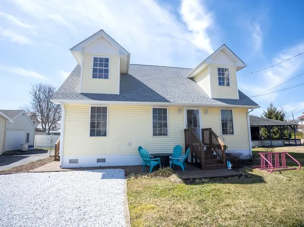 6230 Poplar St, Chincoteague, VA 23336