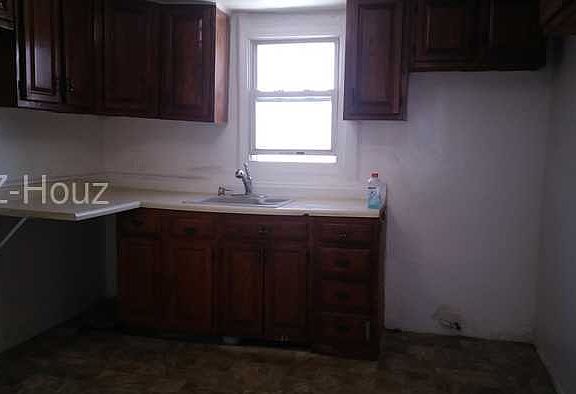 5th image of 419 Stockbridge Ave