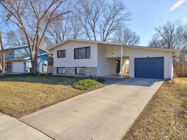 636 Jewel Dr, Ames, IA 50010