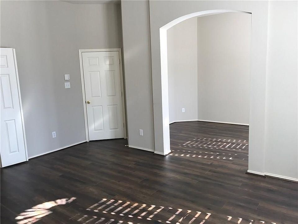 1st image of 2220 Garden Crest Dr