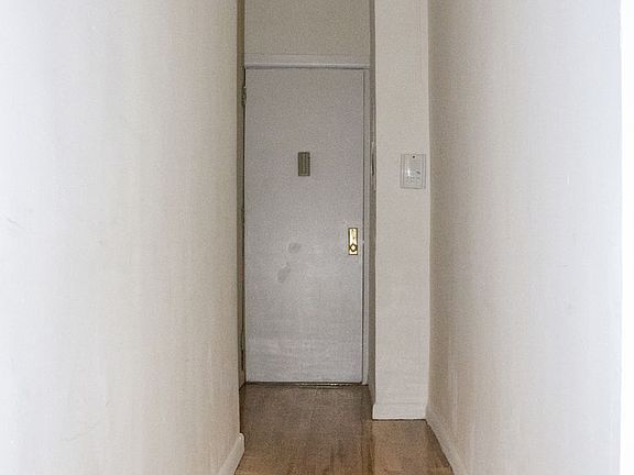 5th image of 1288 Washington Ave APT 26