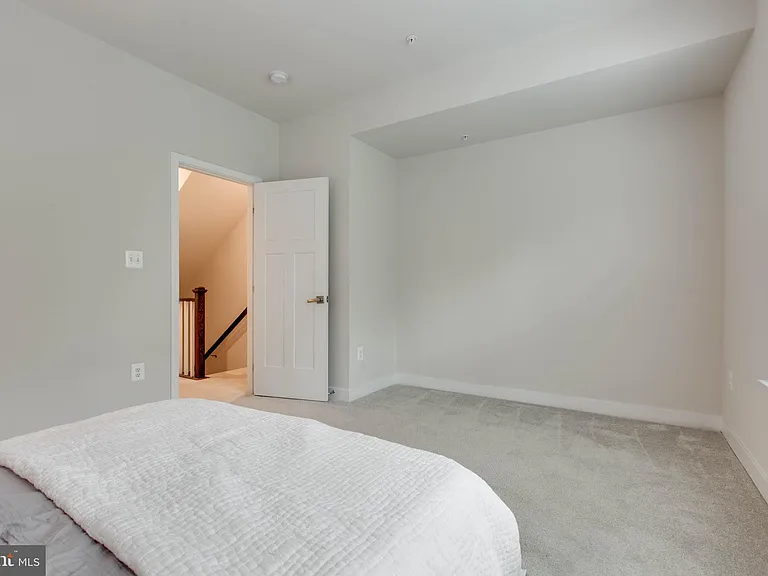 7523 Bharat Way — Photo 20