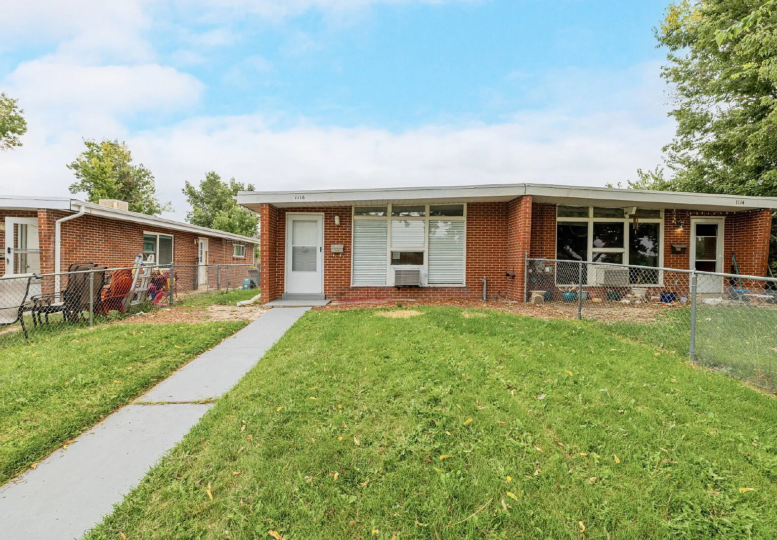2 bed, 1.0 bath, 882 sqft, $1,575 — Photo 1