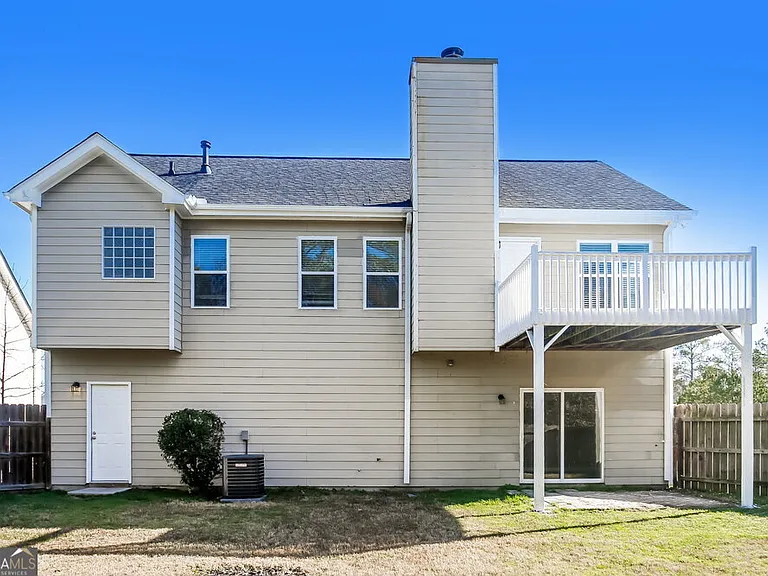 55 Richmond Dr — Photo 17