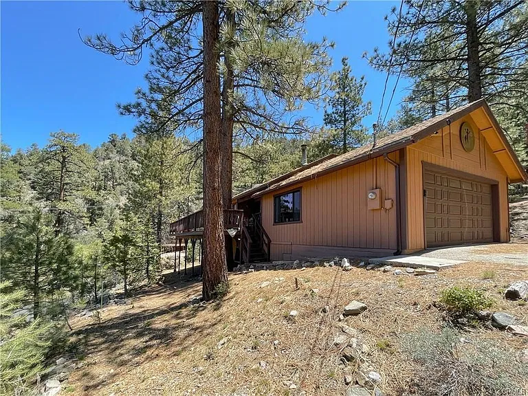 1521 Lassen Way — Photo 15