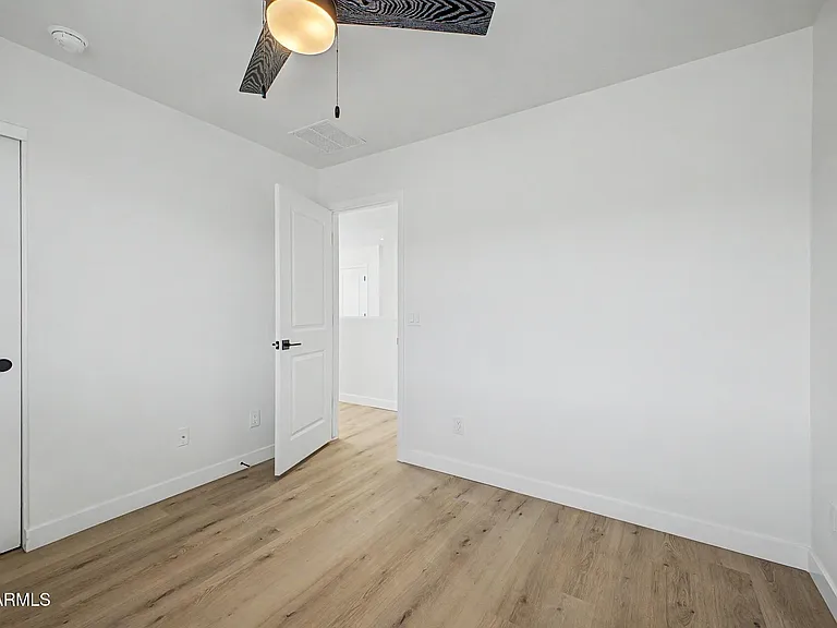 141 W Latona Rd — Photo 22