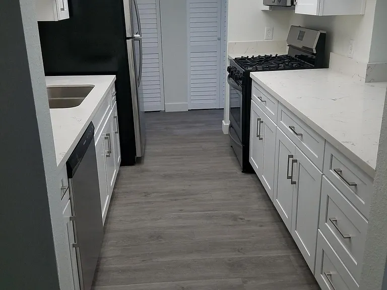 731 S Detroit St #202 — Photo 3