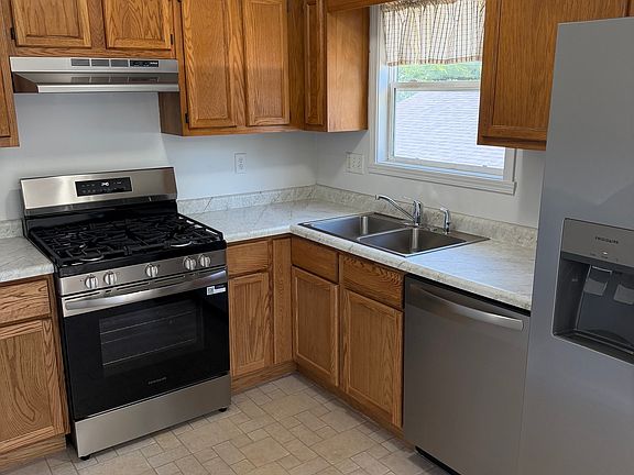 3rd image of 2413 N Buckles St