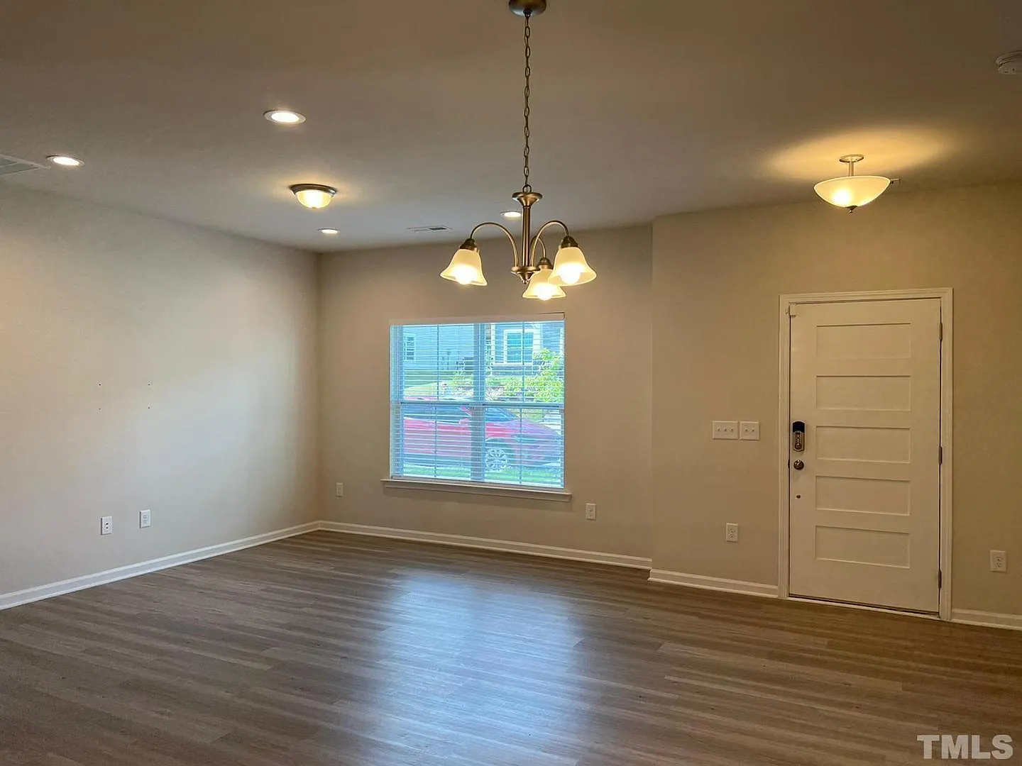 3 bed, 2.5 bath, 1461 sqft, $1,795 — Photo 3