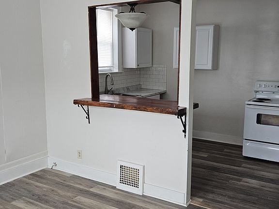 5th image of 801 2nd St Floor 1