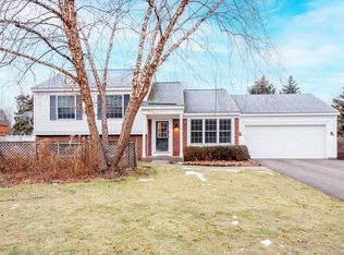 471 Crestview Dr S, Maplewood, MN 55119