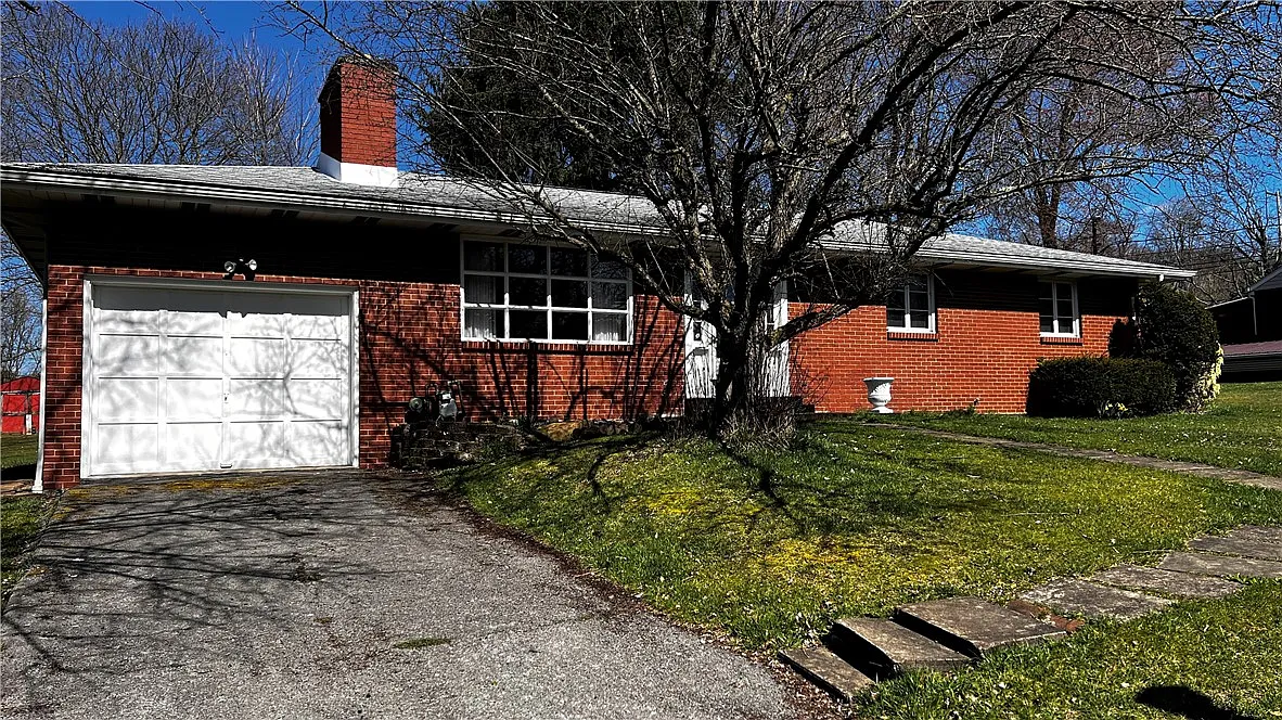 593 Sterling Dr photo 1