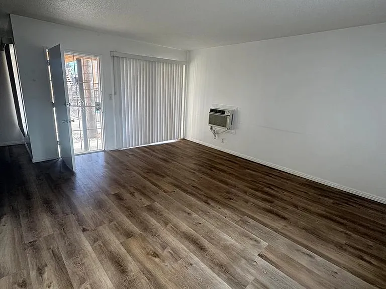 437-450 E Algrove St #4501 — Photo 7