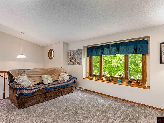 3rd image of 200 Heron Dr