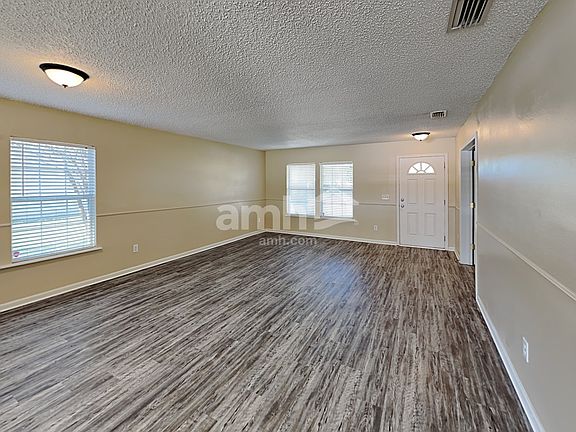 4th image of 1512 Dahlgren St