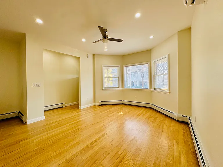 21 E 15th St #1 — Photo 12