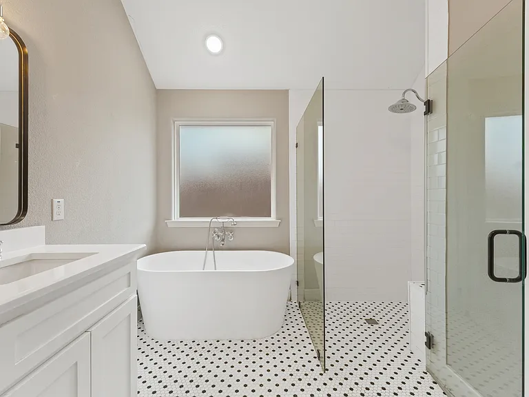 1306 Maverick Ln — Photo 9