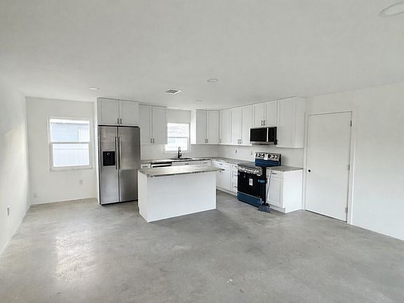3rd image of 1107 N Delaware Ave