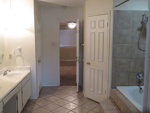 Huge master bath with 3 closets