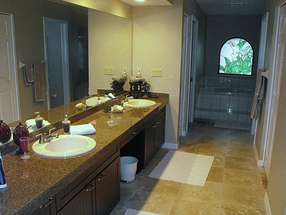 4th image of 2422 Parkstream Ave