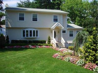 1 Lenroc Dr, White Plains, NY 10607